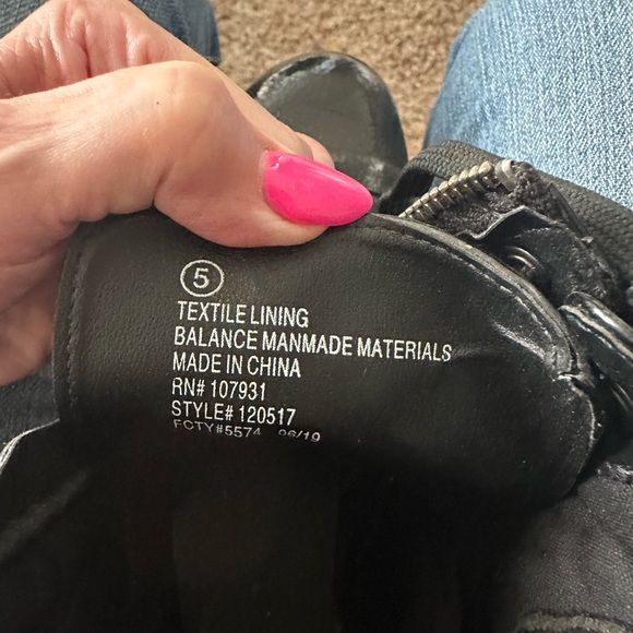 Girls - Picture 5 of 5